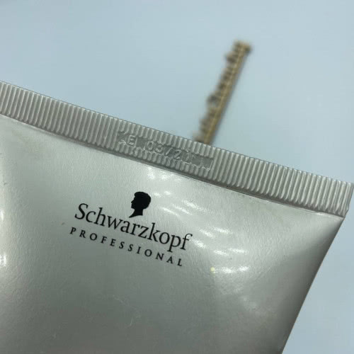 Сток! Успокаивающий шампунь для сухой и чувствительной кожи головы (Schwarzkopf Bonacure Scalp Genesis Soothing Shampoo) 200 мл - 350 р