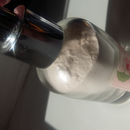 Сияющая пудра-спрей с ароматом пиона L'Occitane