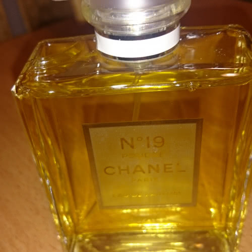 Продаю Chanel 19 Poudre