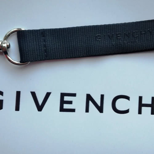 Брелок-карабин для ключей Givenchy.