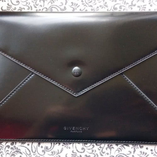 Givenchy чёрный клатч. 16х27 см.