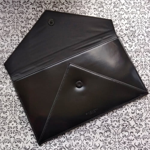 SALE! Givenchy чёрный клатч. 16х27 см.