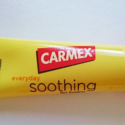 Новый бальзам для губ Carmex Soothing