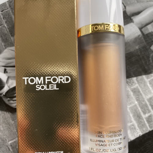 SALE Очень красивый жидкий хайлайтер Tom Ford Face and Body Skin Illuminator Summer 2020