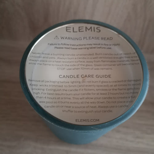 Новая ароматическая свеча Elemis