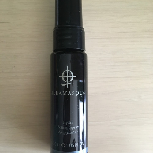Новый фиксирующий спрей для макияжа Illamasqua