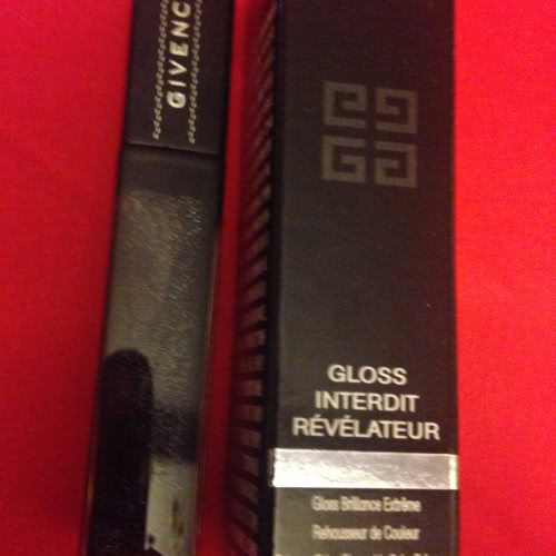 Блеск для губ Givenchy Gloss Interdit Revelateur купить Givenchy Gloss Interdit Revelateur  Черный разоблачитель