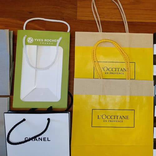 Пакеты L'occitane,Chanel.