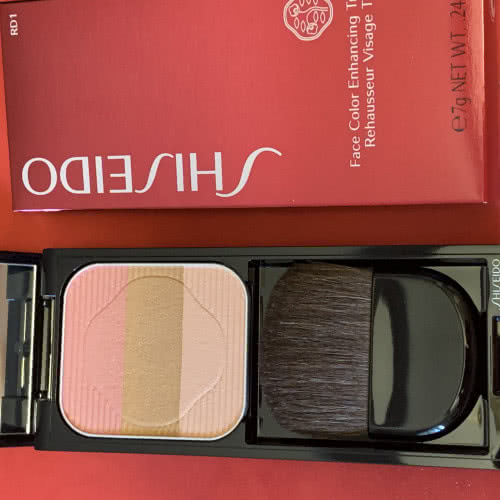 Shiseido Румяна-трио с шелковистой текстурой и эффектом сияния