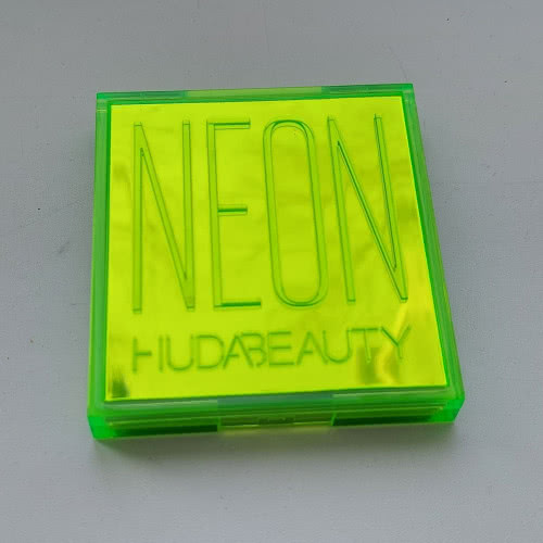 Huda Beauty Green Neon Obsessions