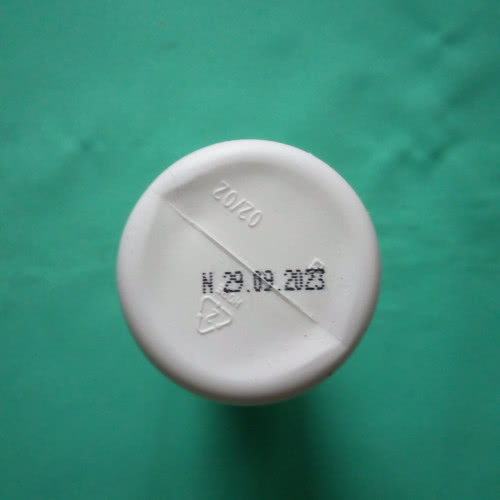 Деликатное очищающее средство для женской интимной гигиены с экстрактом ромашки 300мл Avon Simply Delicate