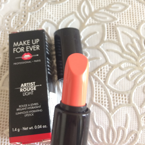 Новая миниатюра Make Up For Ever Artist Rouge Light Lipstick Губная помада - L301 Apricot