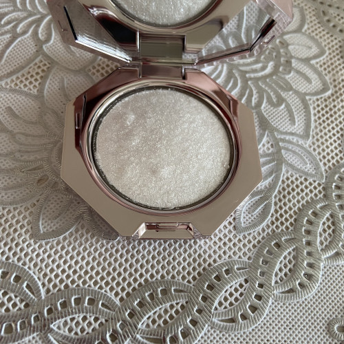 Highlight fenty cheap beauty diamond bomb