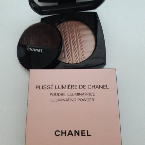 Сияющая пудра  для лица и шеи Dior и Chanel.