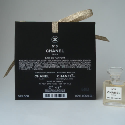 Новая рождественская миниатюра Chanel No5 L'eau мини edp