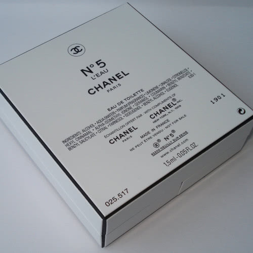 Новая рождественская миниатюра Chanel No5 L'eau   мини 2017