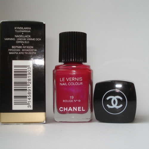 Chanel  лак 19 Rouge №19