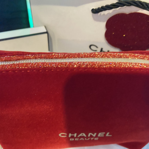 Рождественская косметичка Chanel