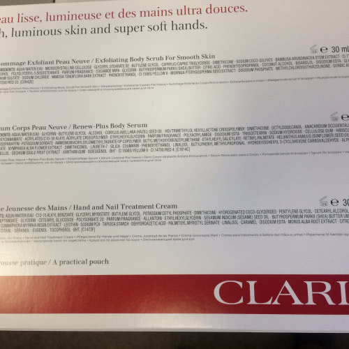 Clarins,Прозрачная косметичка с тремя мини-средствами для тела.