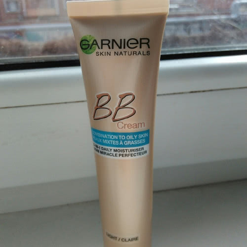 Garnier bb-cream. Комплексный увлажняющий уход для смешанной и жирной кожи. Светло-бежевый.