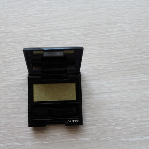Продам новые тени Shiseido GR711