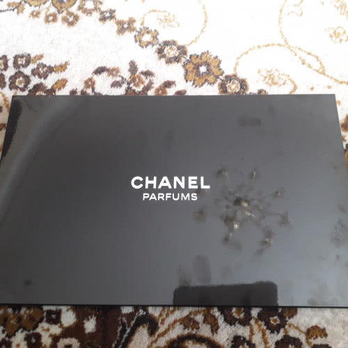 Новая черная "разлинованная" косметичка Chanel + семплы туши и тонального средства в подарок