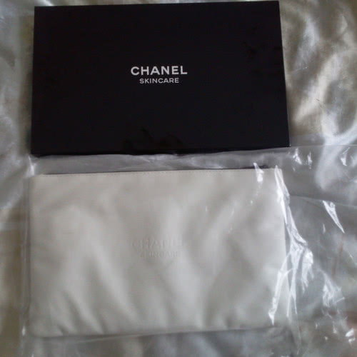 Косметичка белая в коробке новая Chanel
