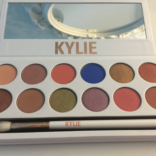 Kylie The royal peaches palette