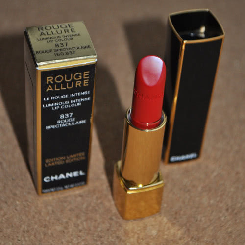 Помада Chanel Rouge Allure в оттенке 837 rouge spectaculaire новая