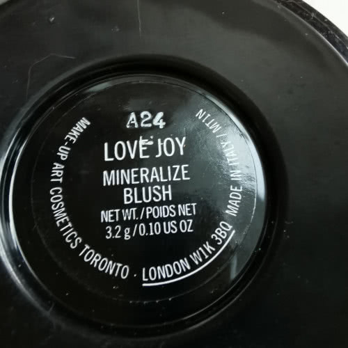 Запеченые румяна с минералами Mac mineralize blush в оттенке Love joy