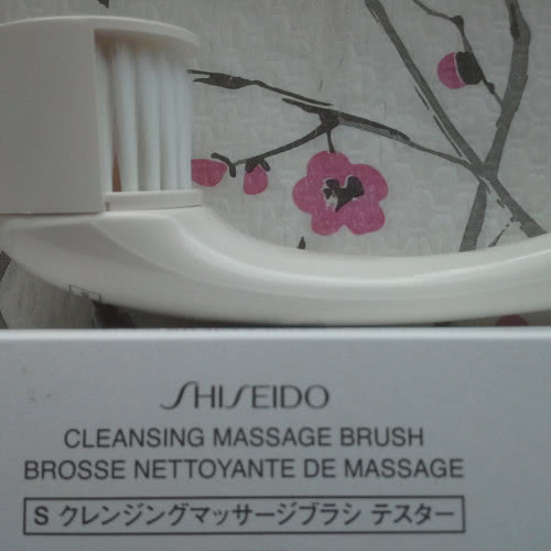 Шисейдо, щёточка для очищения и массажа лица
