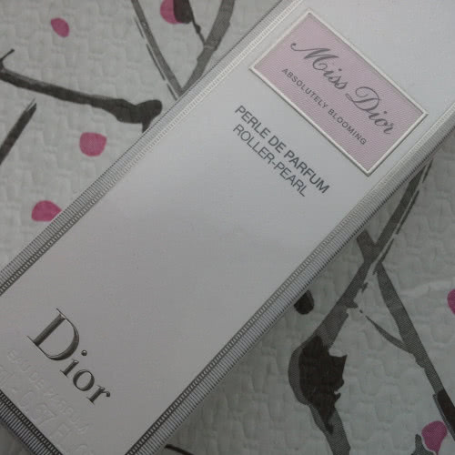 Miss Dior absolutely blooming roller-pearl