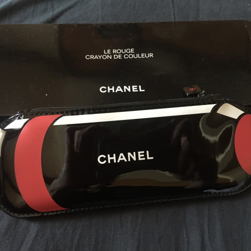 Chanel косметички: белая, черная