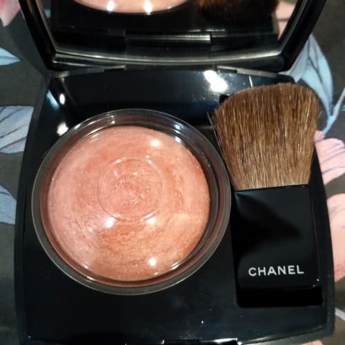 Новые румяна Chanel Joues Contraste Powder Blush 180 Caresse