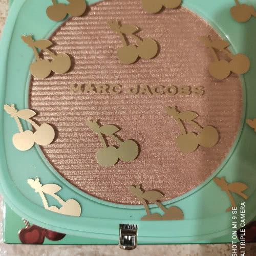 Пудра сияющая Marc Jacobs в оттенке 79 Gilty