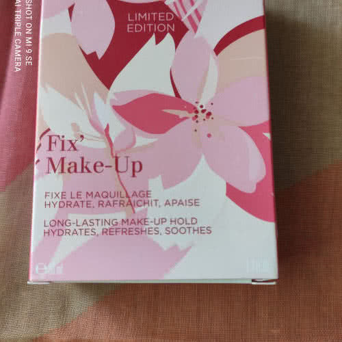 Продам CLARINS fix' make up sakura collection