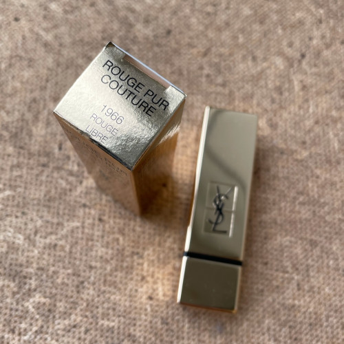 YSL помада Rouge Pur couture 1966 Rouge Libre