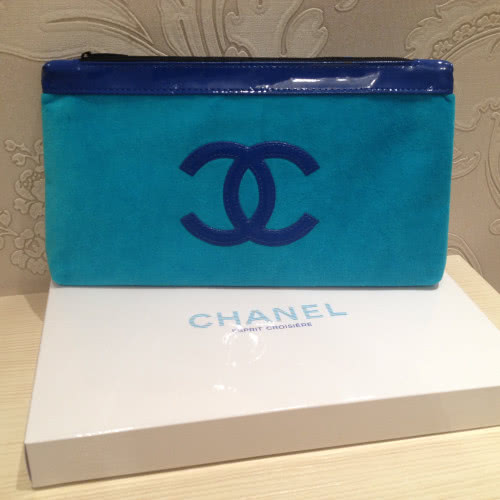 Очень редкая красивая редкая косметичка/клатч Chanel (круизная коллекция)