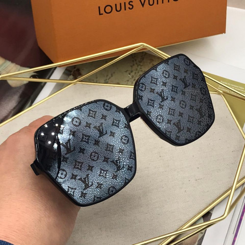 Новые стильные очки LV