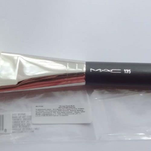 MAC 135 Large Flat Powder Brush