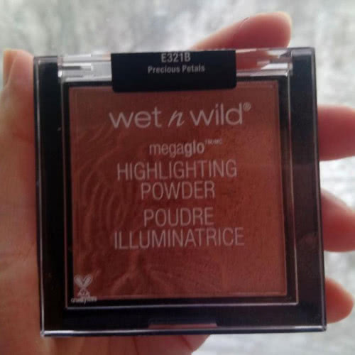 Хайлайтер Wet' n' wild Megaglo Highlighting Powder (оттенок Precious Petals)