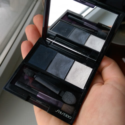 Продам тени Shiseido luminizing satin eye color trio gy 901snow shadow