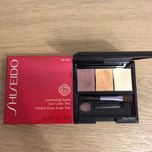 Shiseido Luminizing satin eye color trio RD 299 Beach Grass