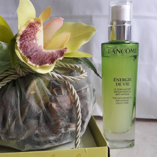Lancome Energie De Vie The Smoothing and Glow Boosting Liquid Care