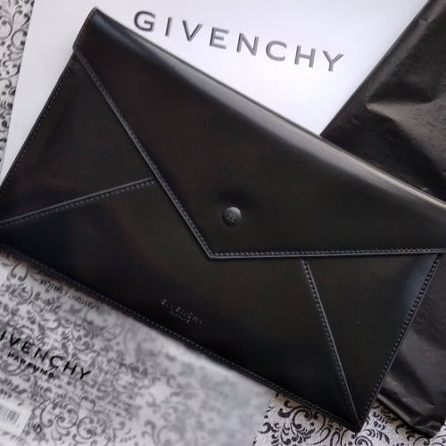 SALE! Givenchy чёрный клатч. 16х27 см.