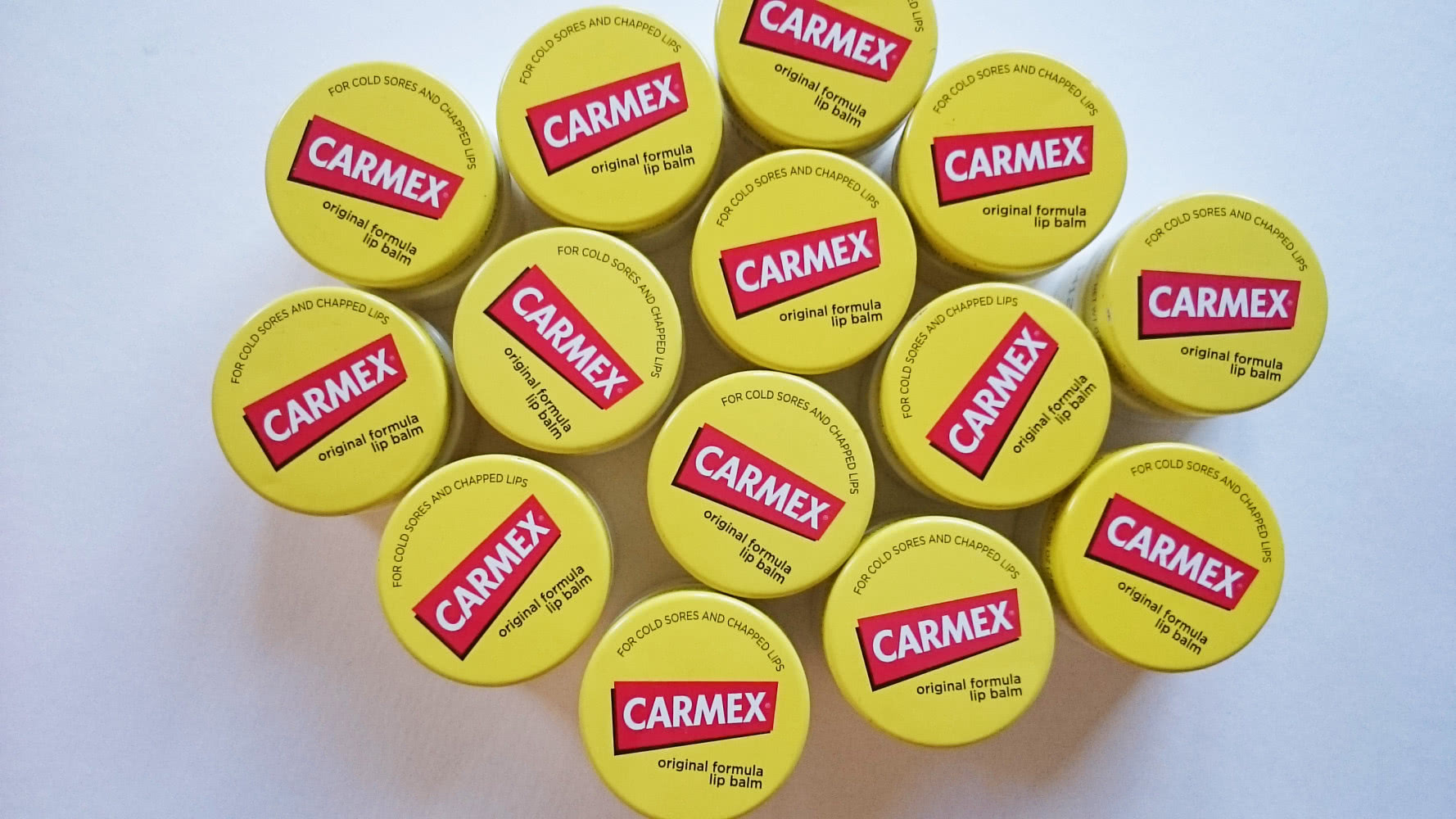 Новый бальзам для губ Carmex в баночке