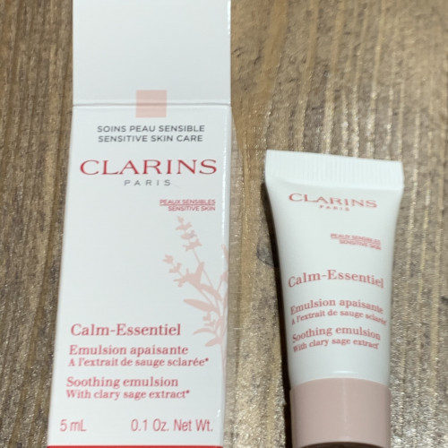 CLARINS, Calm-Essentiel увлажняющая эмульсия для чувствительной кожи