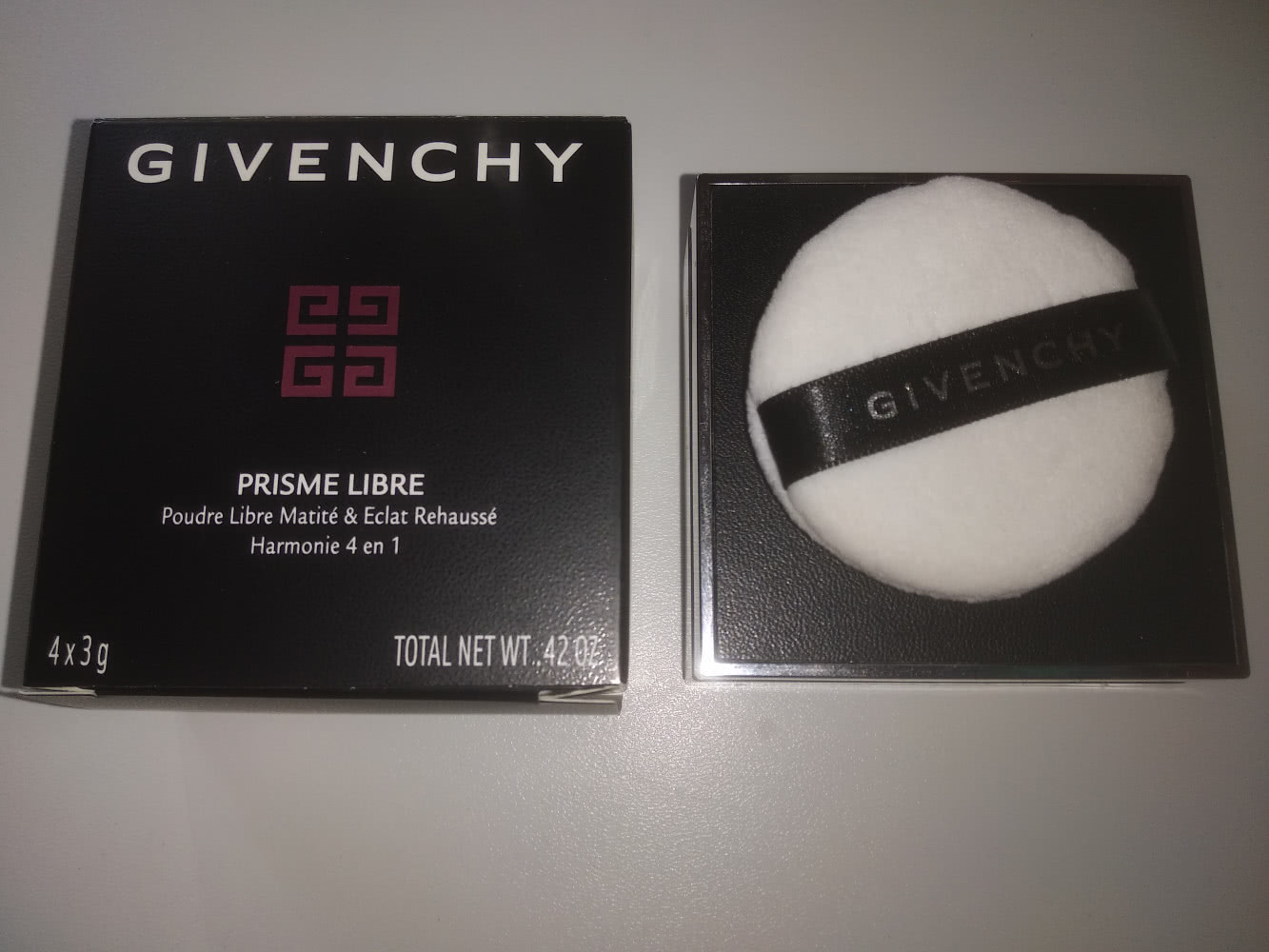 Givenchy Prisme Libre Mat-finish & Enhanced Radiance Loose Powder # 2 Taffetas Beige. .