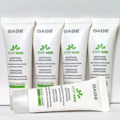 BABE Laboratorios  Эмульсия для лица матирующая увлажняющая для жирной и склонной к акне кожи Stop Akn