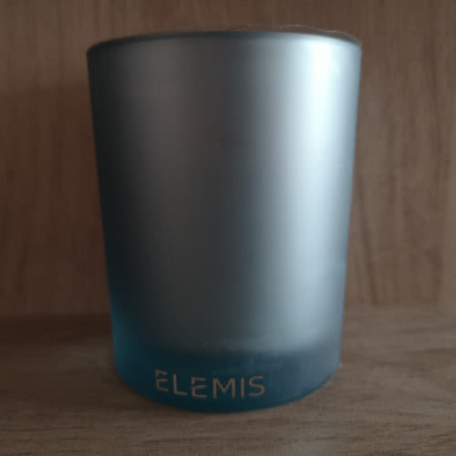 Новая ароматическая свеча Elemis